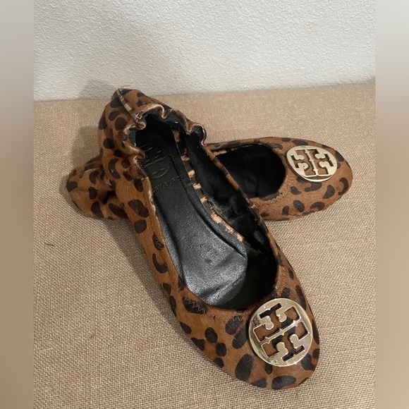 Tory Burch Leopard Print Slip-On Flats Size 40 – Signs of Wear - Picture 1 of 6